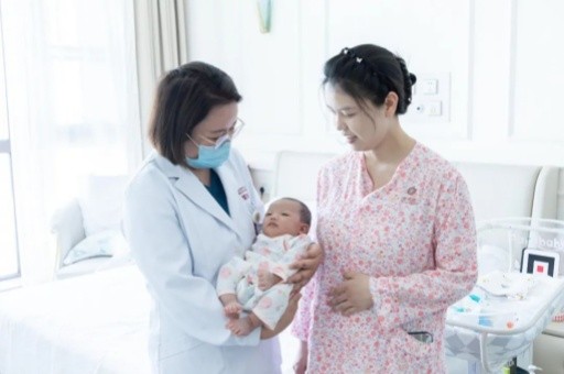 米诺娃 “米妈”说 | 跟我的主诊医生处成了闺蜜——95后妈妈的剖宫产初体验